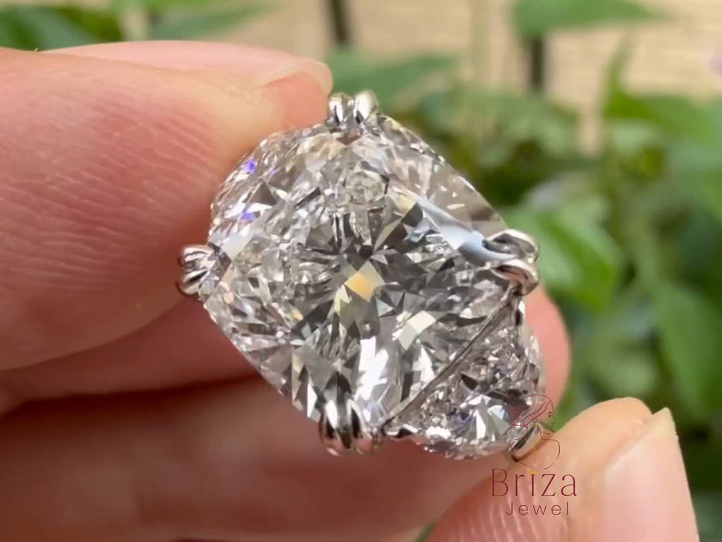 side view of diamond ring with trillion cut stones