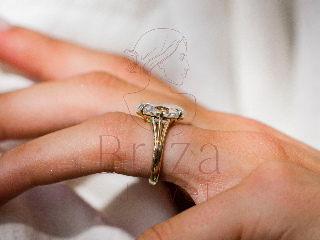 Oval Solitaire Engagement Ring | 14K Yellow Gold Diamond Ring