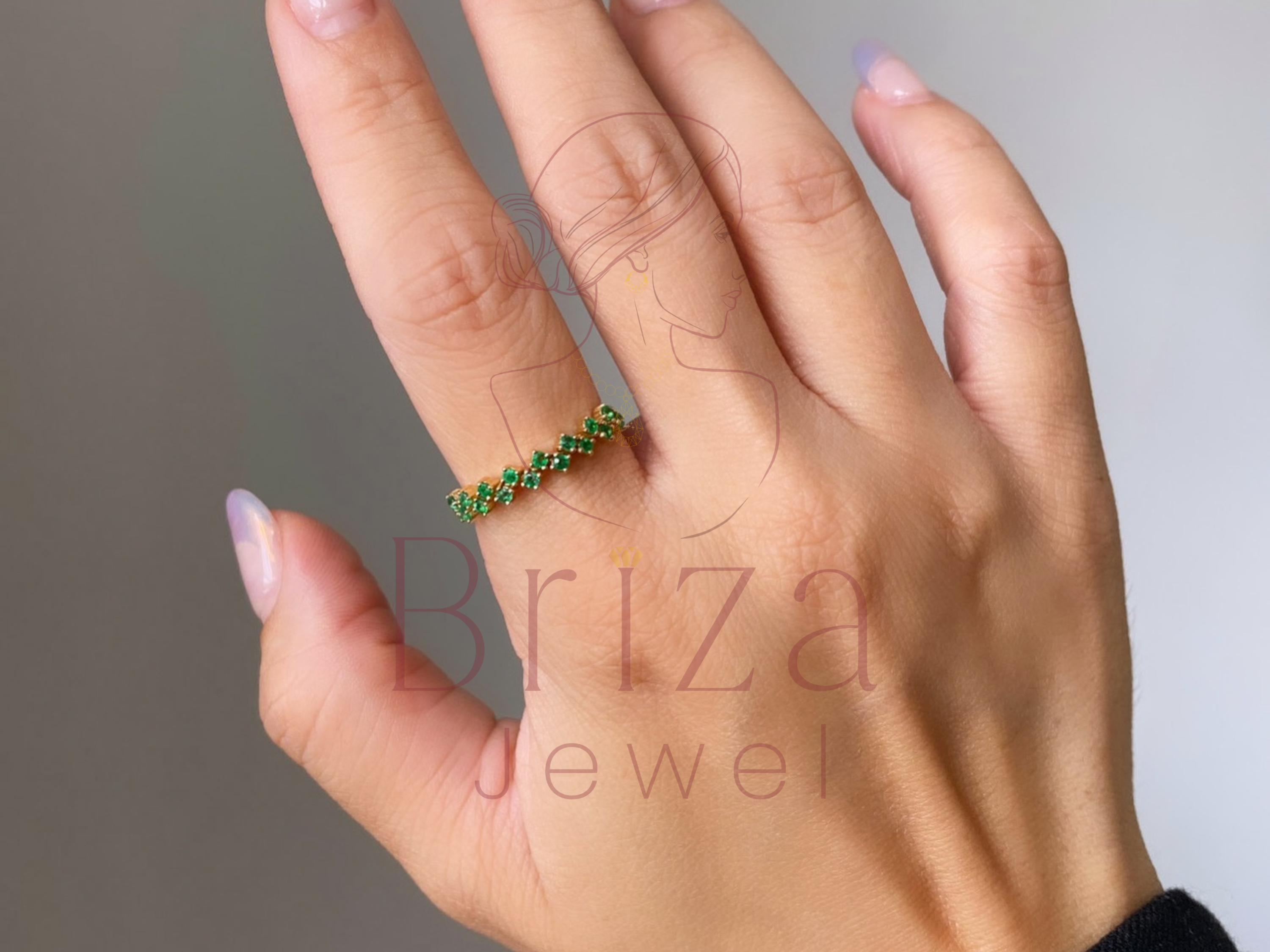 emerald cluster ring close-up showing gemstone cluster detail