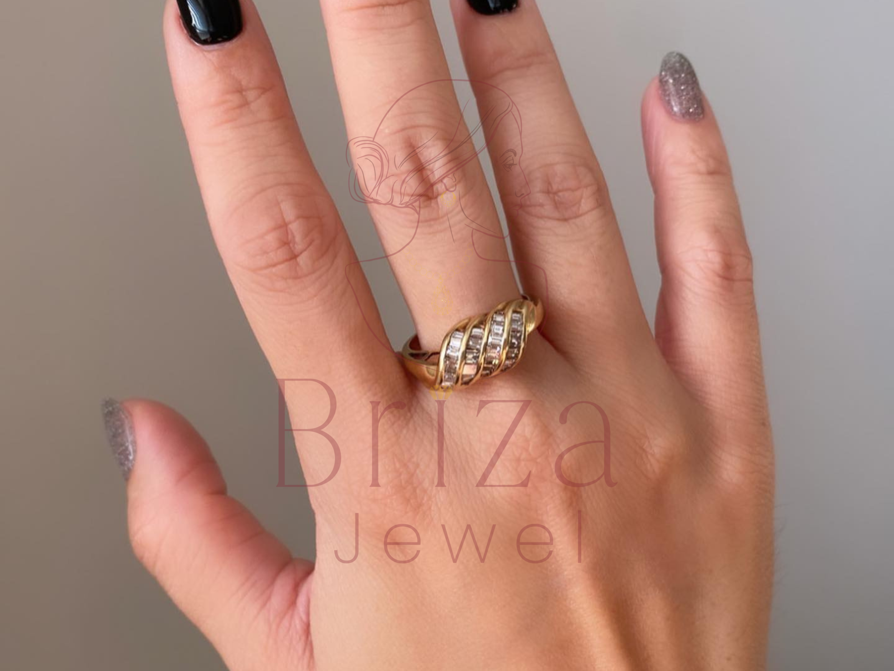 18K gold ring with flowing baguette diamond pattern