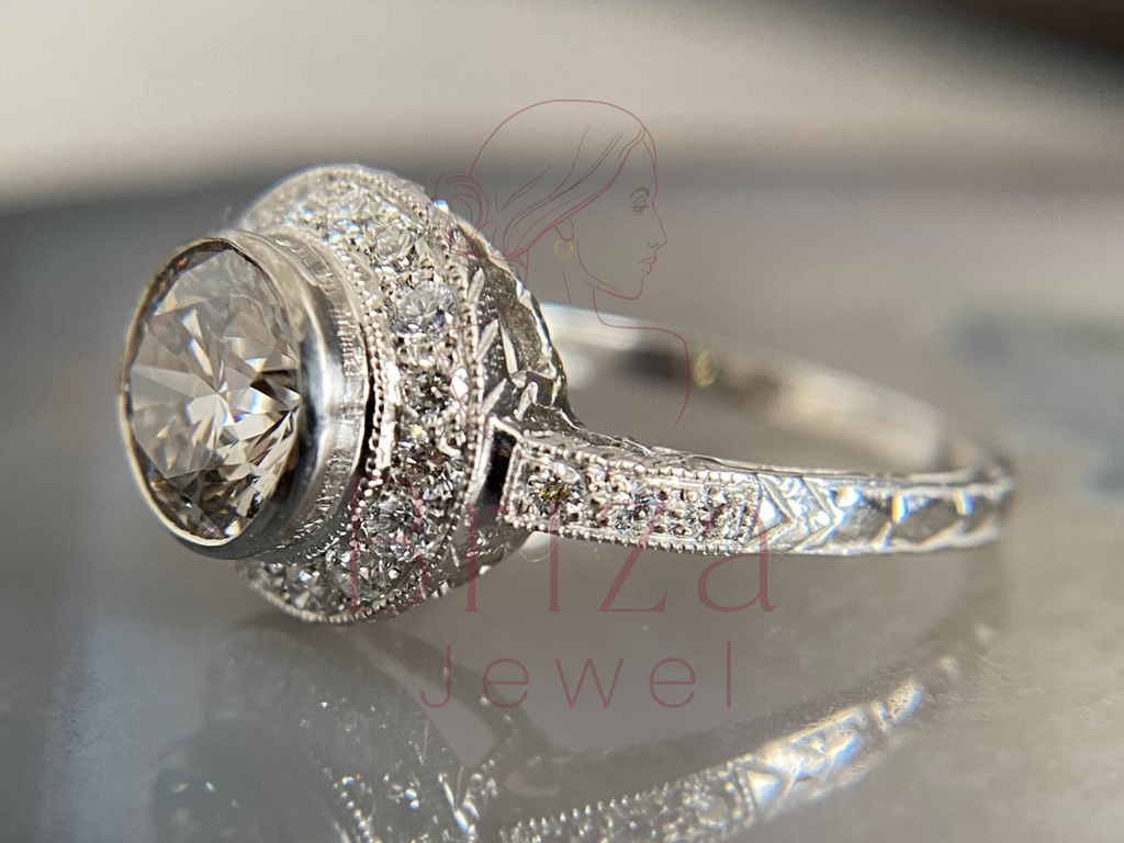 Halo Diamond Engagement Ring with 1.00 CT Round Cut