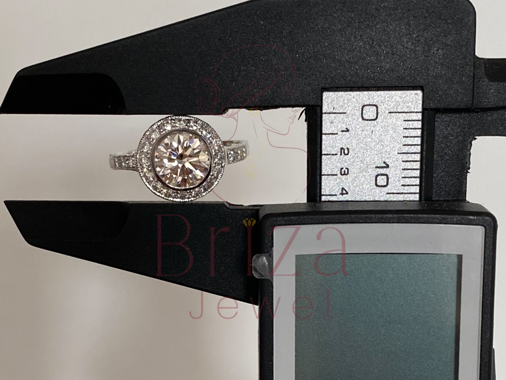 Halo Diamond Engagement Ring with 1.00 CT Round Cut