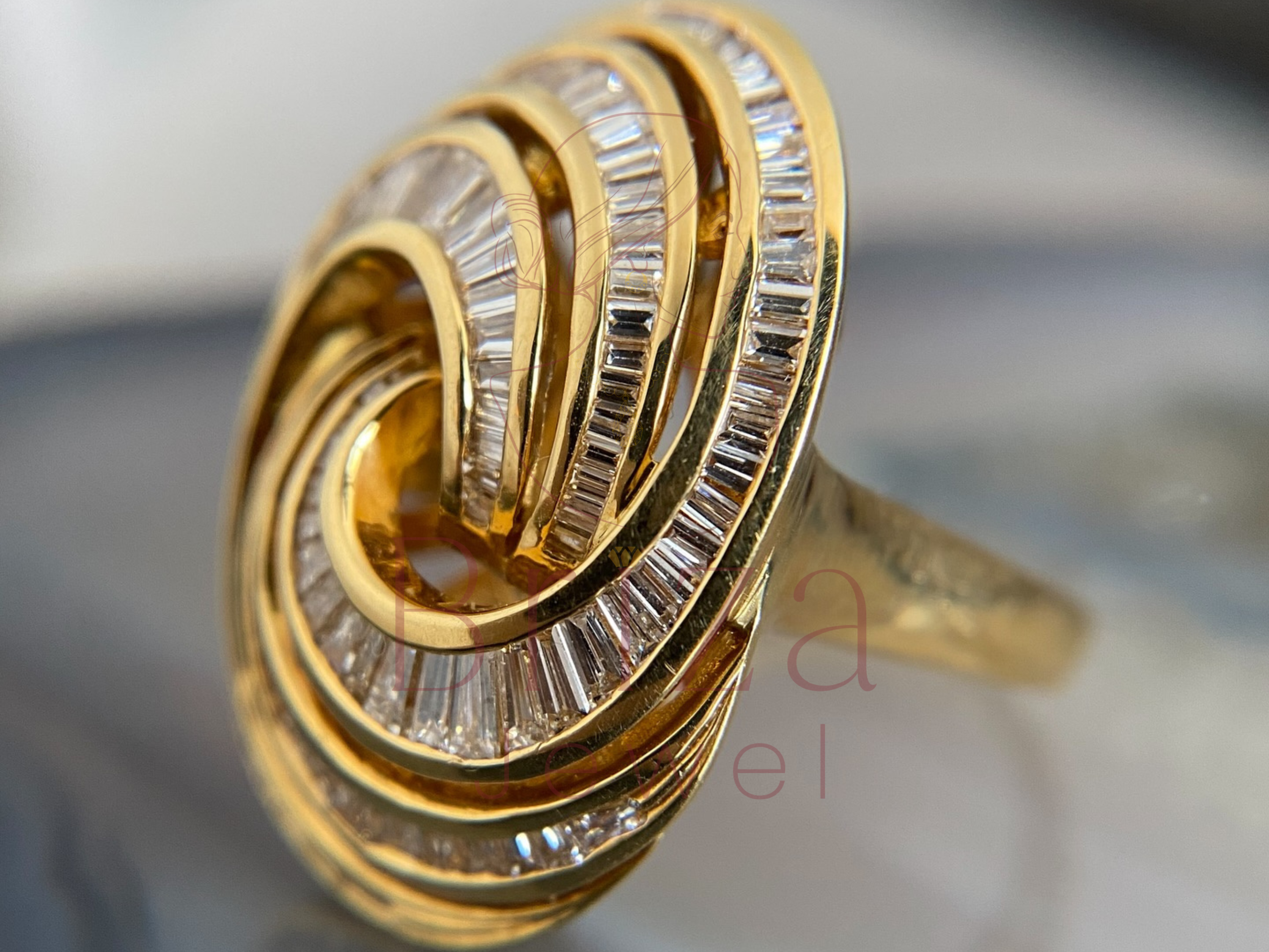 vintage swirl baguette diamond band in gold