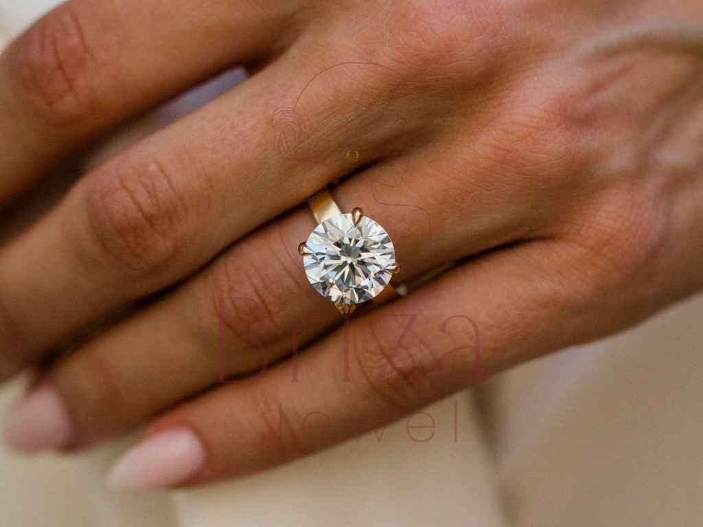 6 Carat Round Diamond Ring in 18K Yellow Gold Solitaire