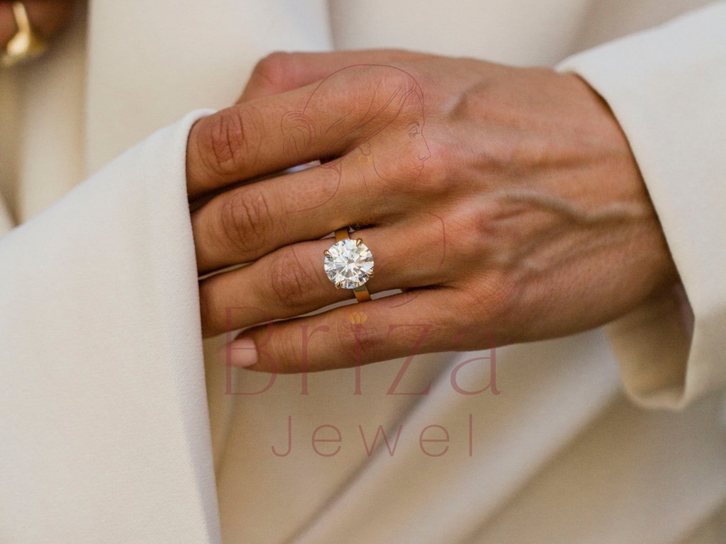 6 Carat Round Diamond Ring in 18K Yellow Gold Solitaire