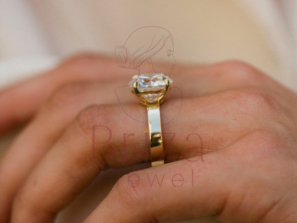 6 Carat Round Diamond Ring in 18K Yellow Gold Solitaire