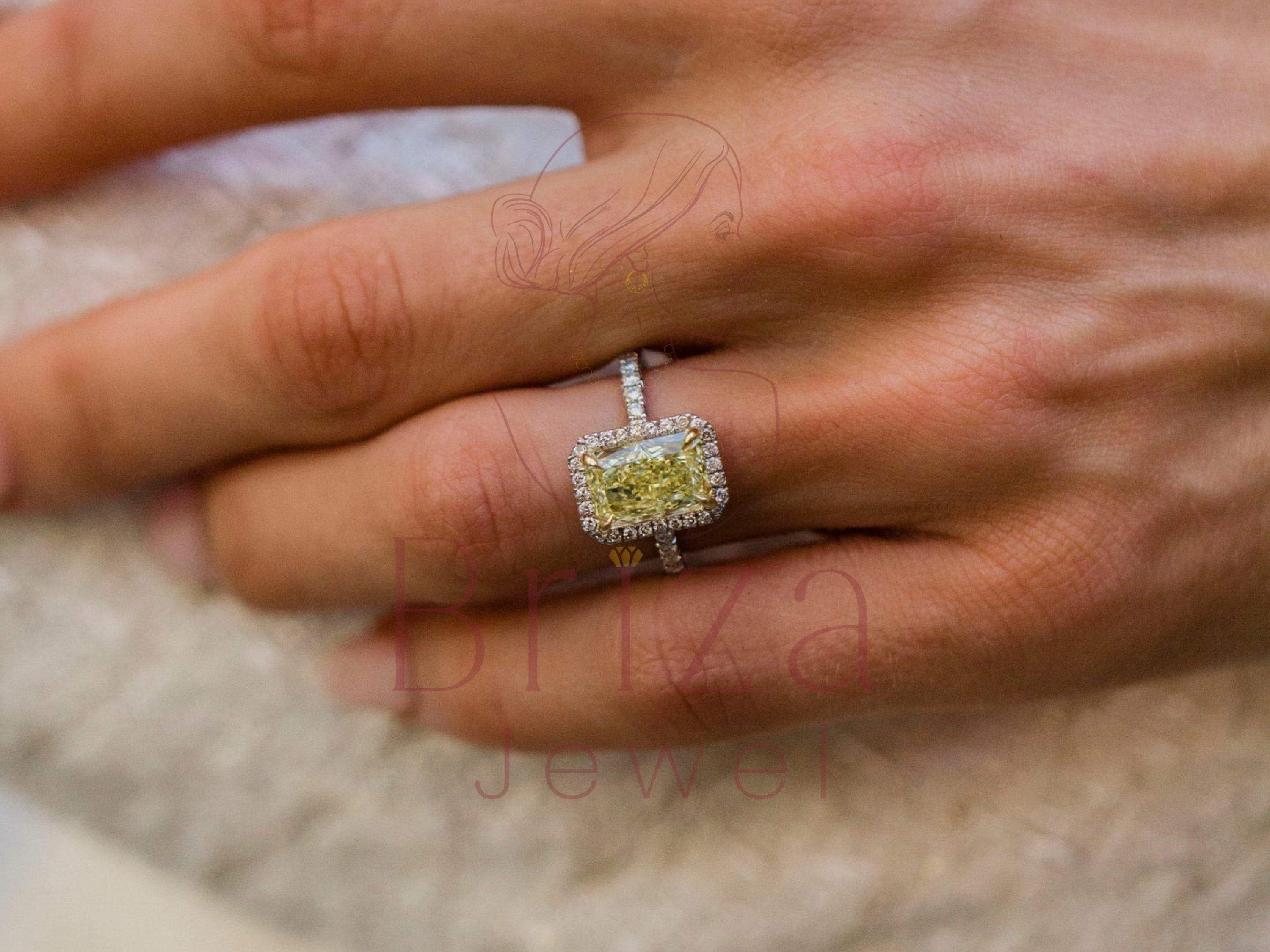 Yellow Gold Radiant Cut Engagement Ring | Luxury Bridal Ring