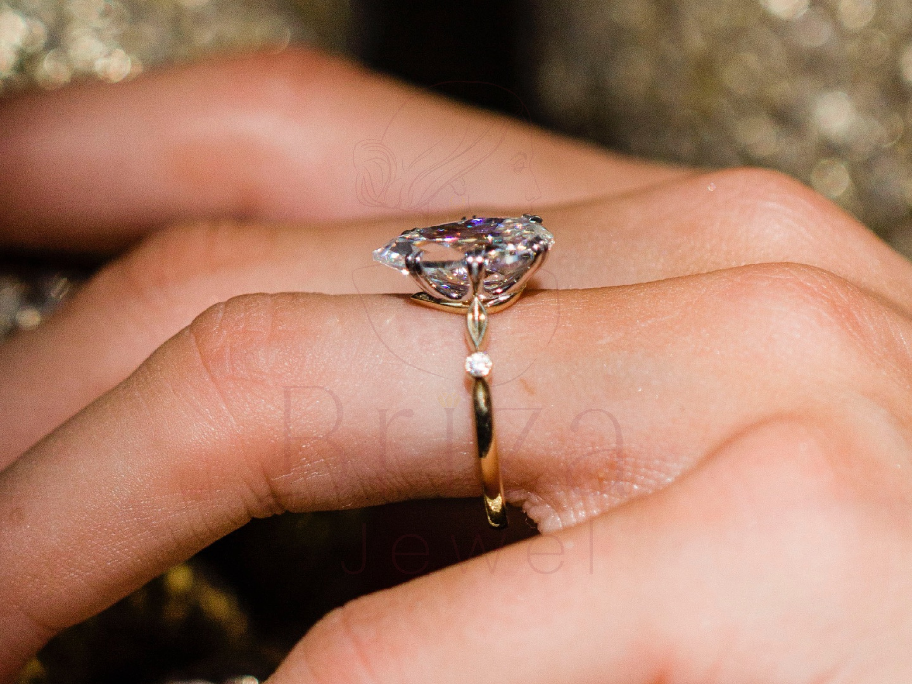 Pear Shaped Diamond Wedding Ring – Elegant Gold Solitaire Ring