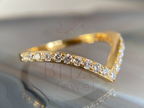 elegant gold band with pointed center contour