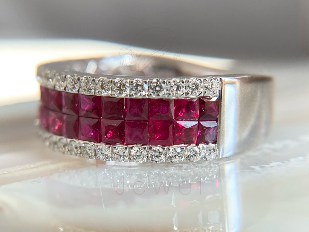 lab grown diamond engagement ring close-up showing pear center stone