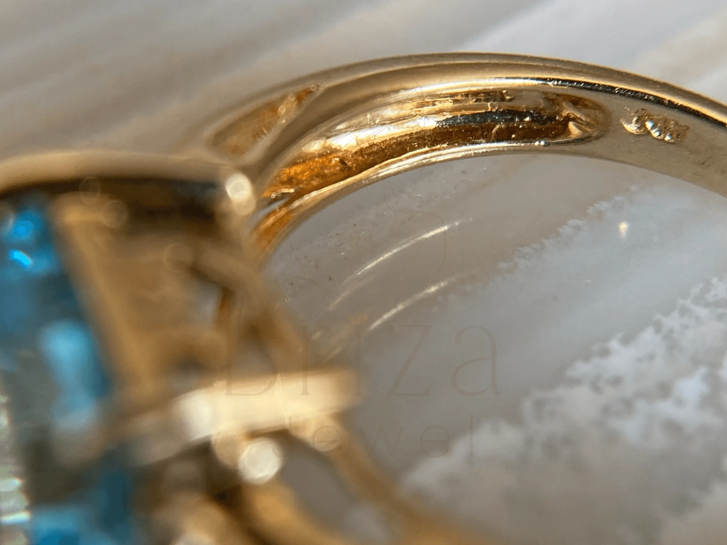 Princess Cut Blue Diamond Ring with Elegant Gold Design