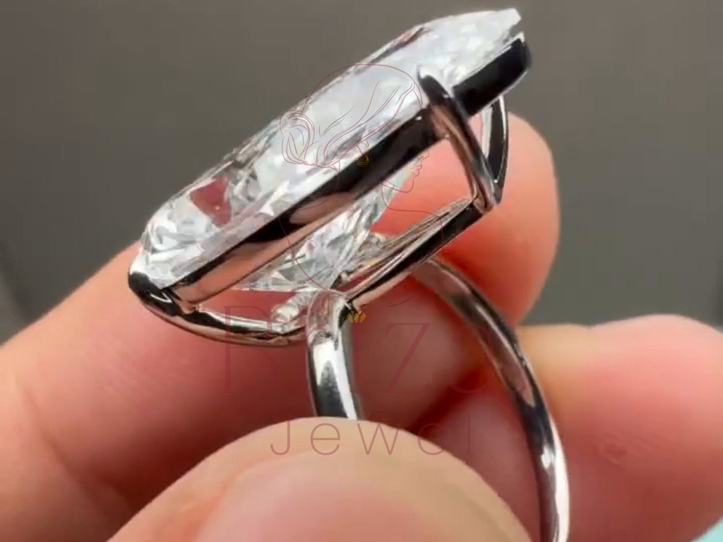 10 Carat Pear Shaped Diamond – IGI Certified Engagement Stone
