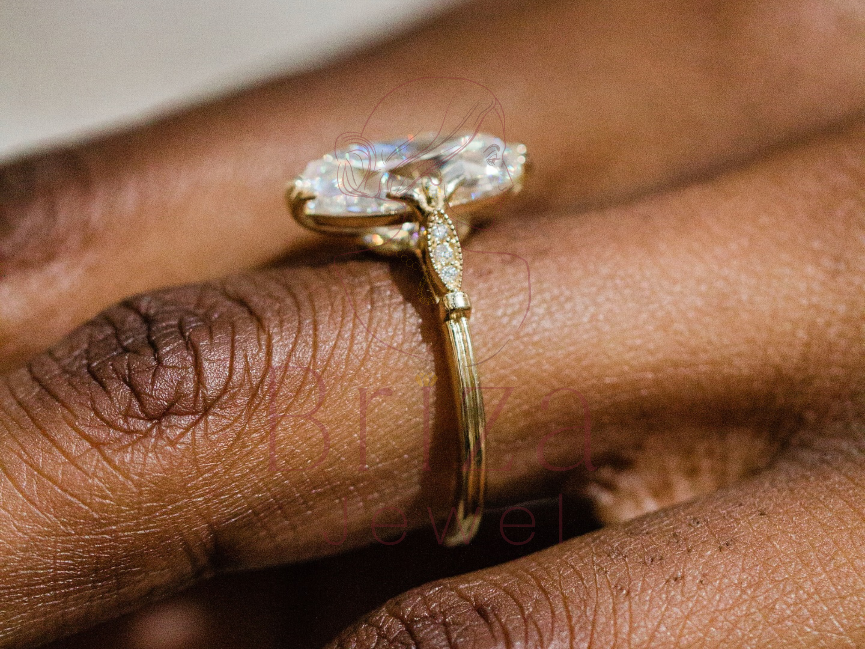 Diamond Wedding Ring Oval – Classic Yellow Gold Engagement Ring