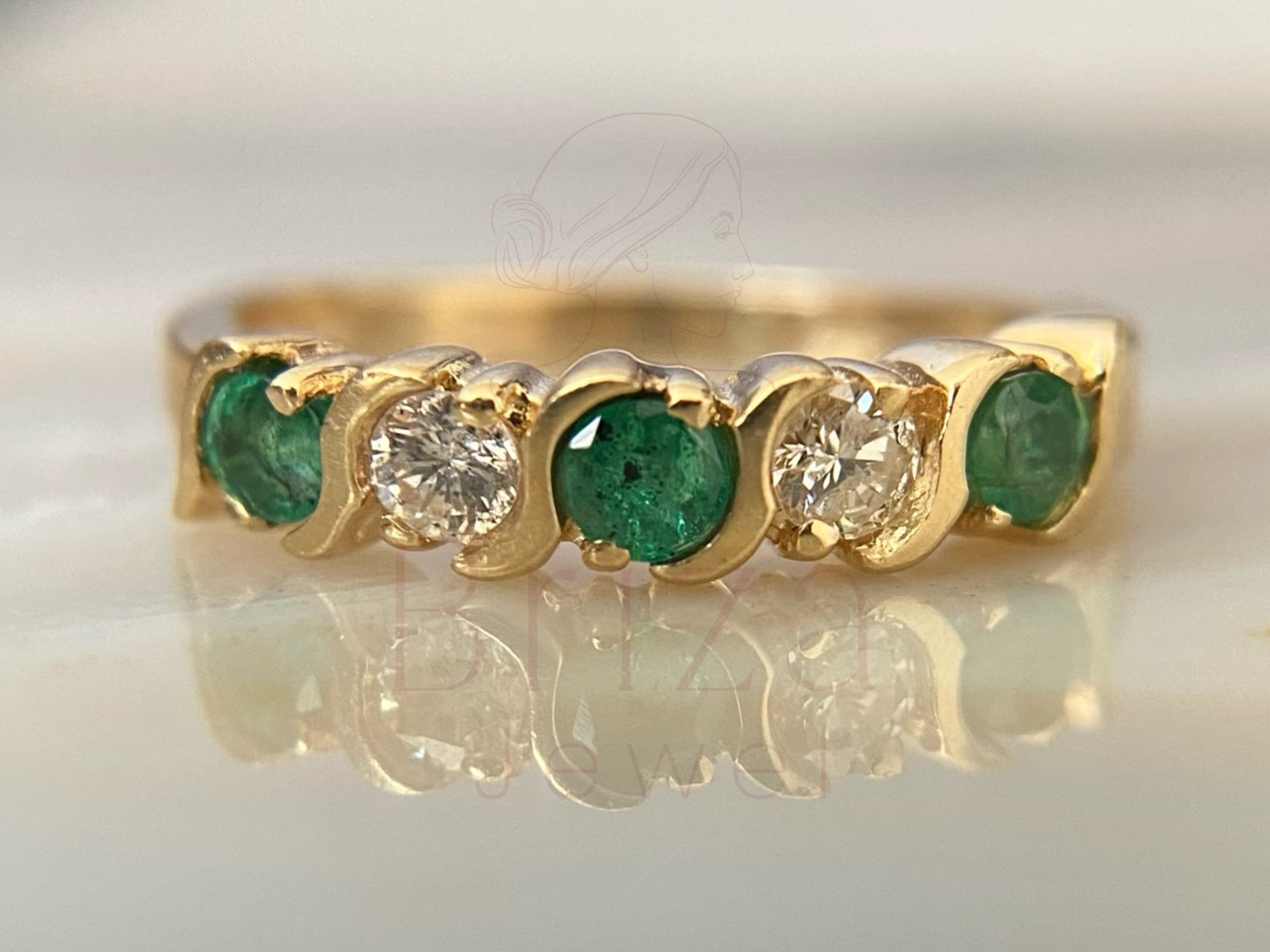 emerald diamond band in yellow gold with vintage luxury style