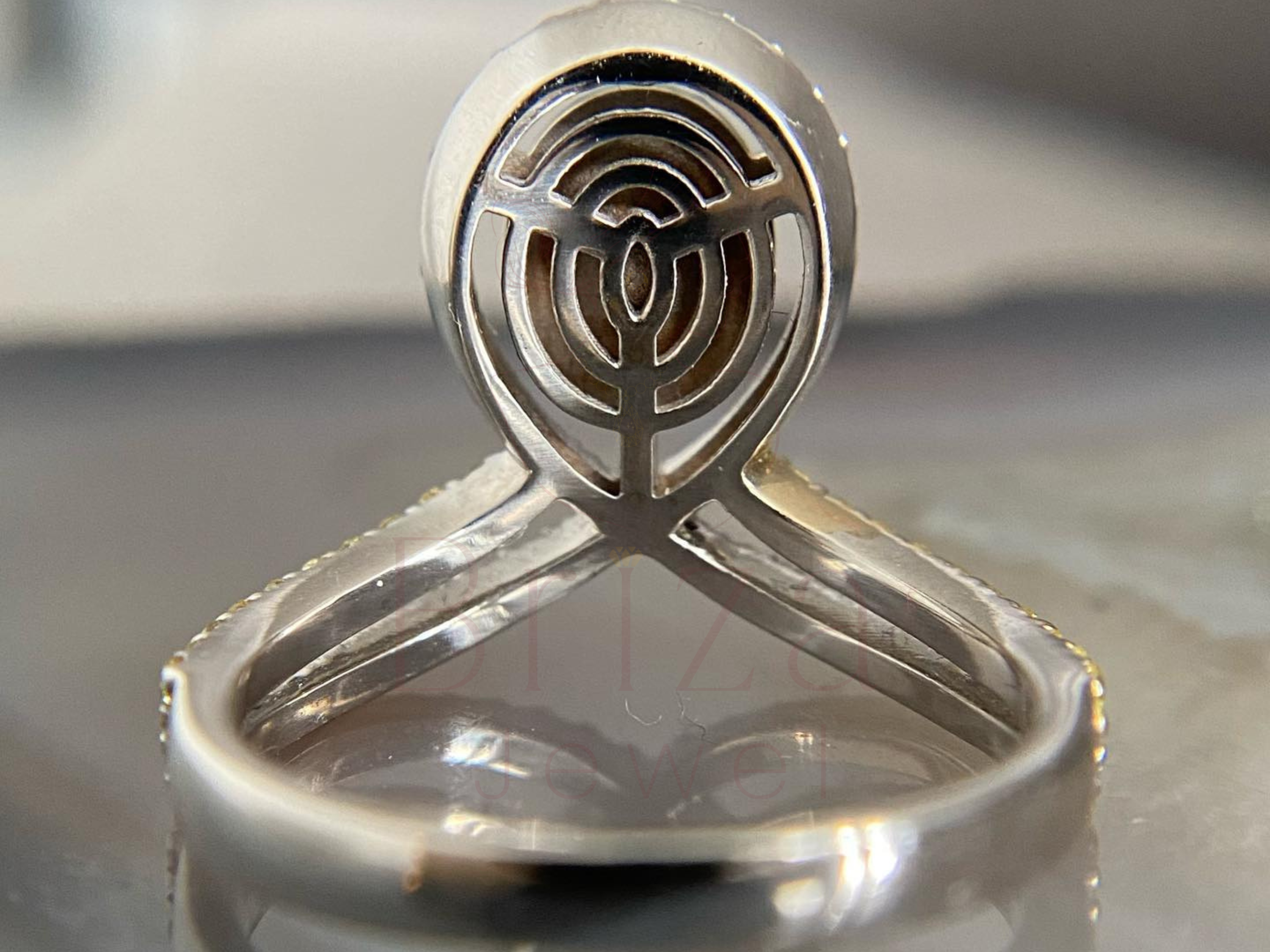 side view of split shank gold setting with raised center stone