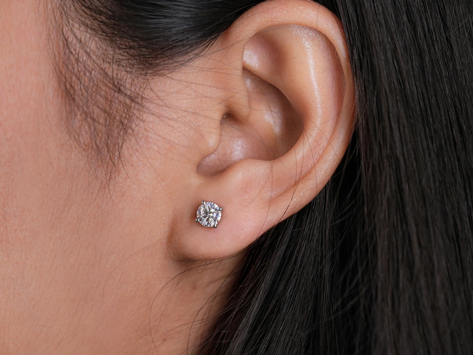 Round Diamond Stud Earrings Designed to Shine Bright