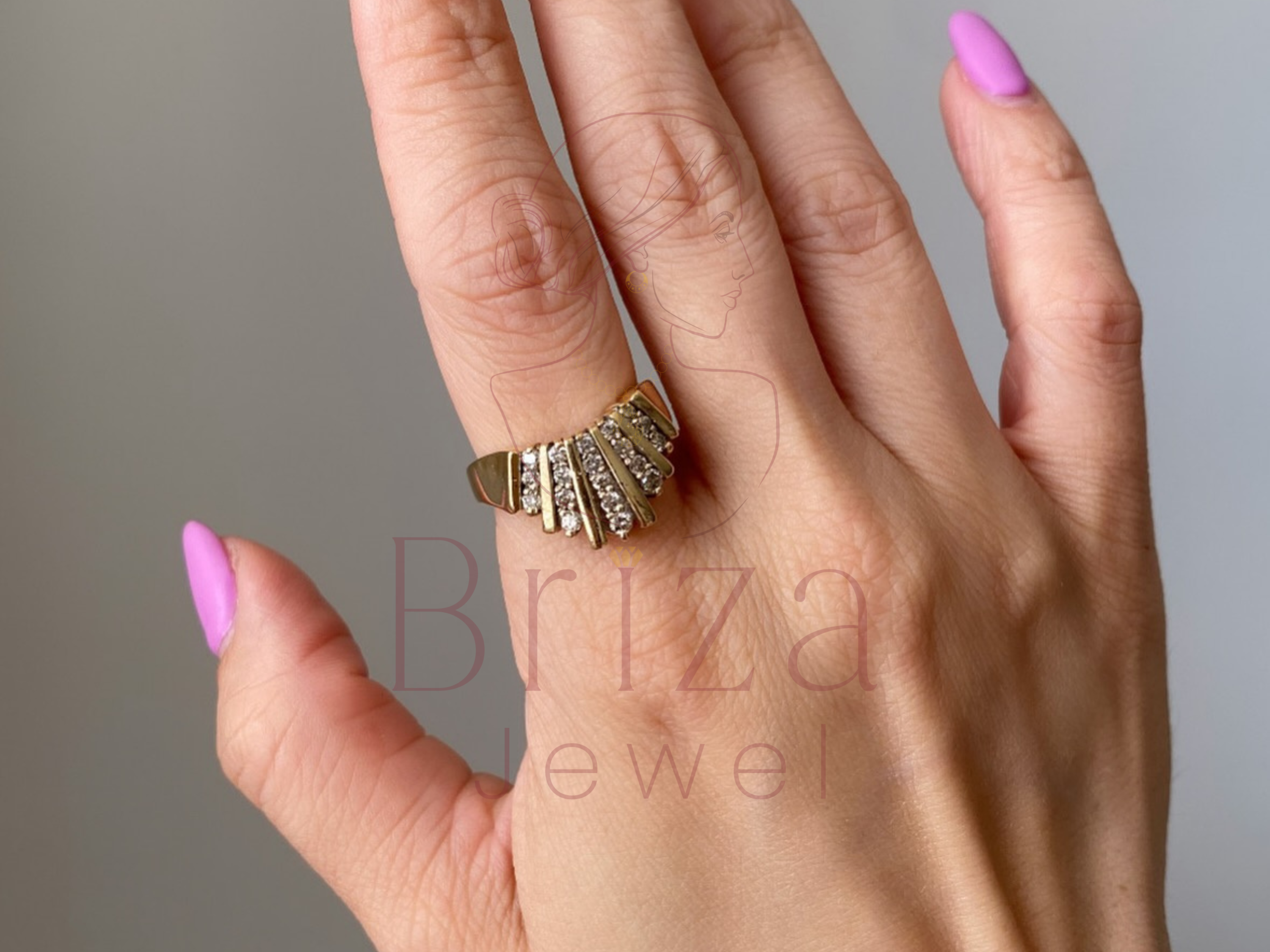 Geometric Diamond Cluster Ring with Classic Fan Motif
