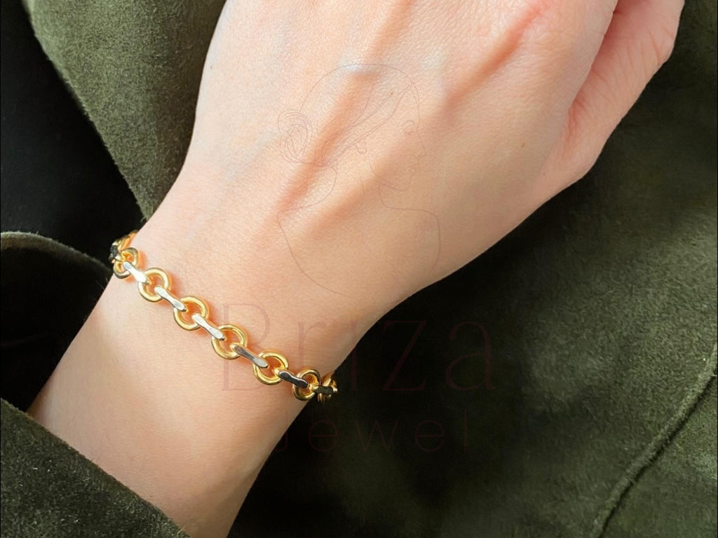 Premium bracelet design highlighting fine craftsmanship