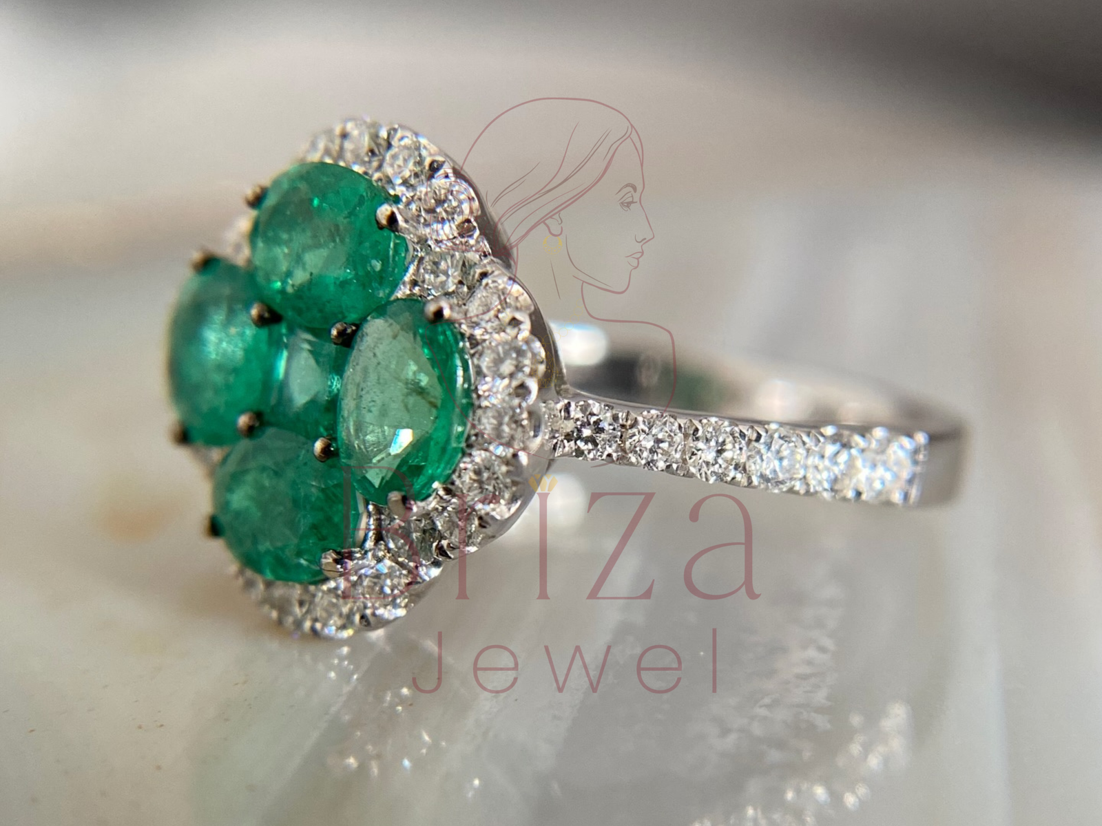 Elegant diamond ring from Briza Jewel