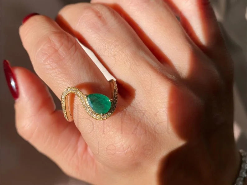 Pear Cut Emerald Ring - Lab Grown Gold Diamond | Briza Jewel