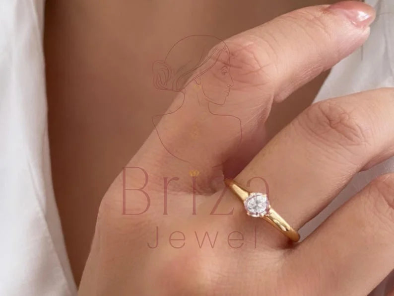 Solitaire Round Engagement Ring - 14K Gold Diamond Minimalist | Briza Jewel
