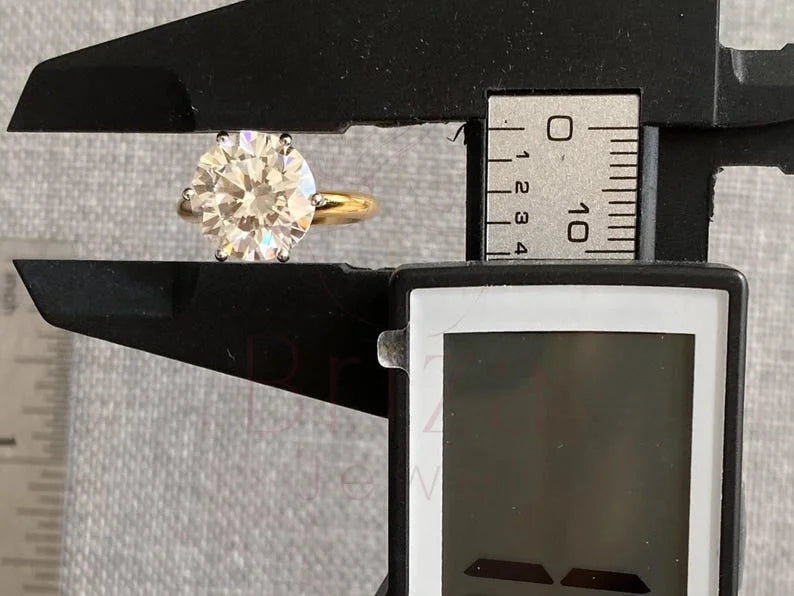 Round Diamond Solitaire Engagement Ring - Gold | Briza Jewel
