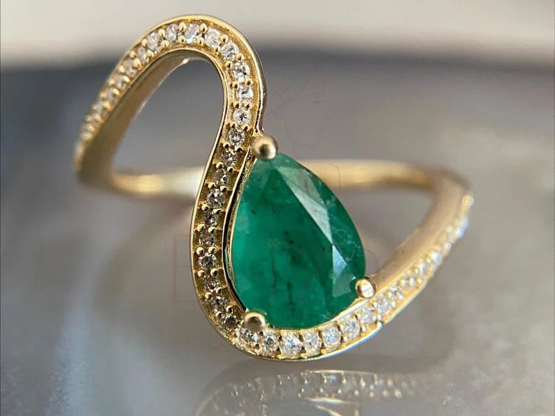 Pear Cut Emerald Ring - Lab Grown Gold Diamond | Briza Jewel