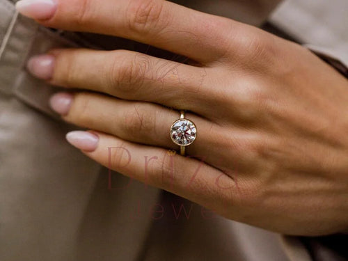 Bezel Round Diamond Ring - Lab Grown Gold Minimalist | Briza Jewel