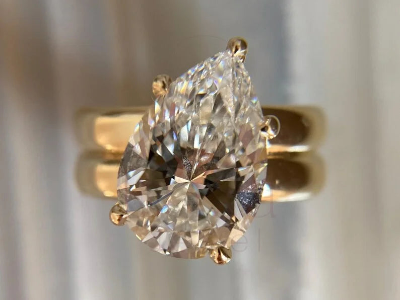 Pear Shaped Solitaire Engagement Ring - 18K Yellow Gold | Briza Jewel