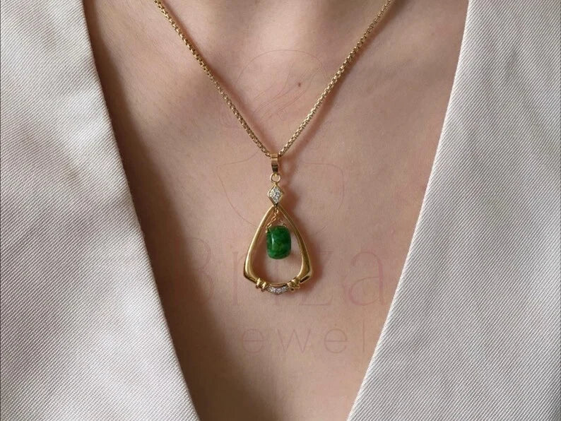 Green Jade and Diamond Pendant - Gold Vintage Necklace | Briza Jewel