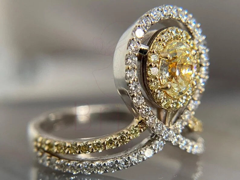 Lab Grown Diamond Ring - Gold Halo | Briza Jewel