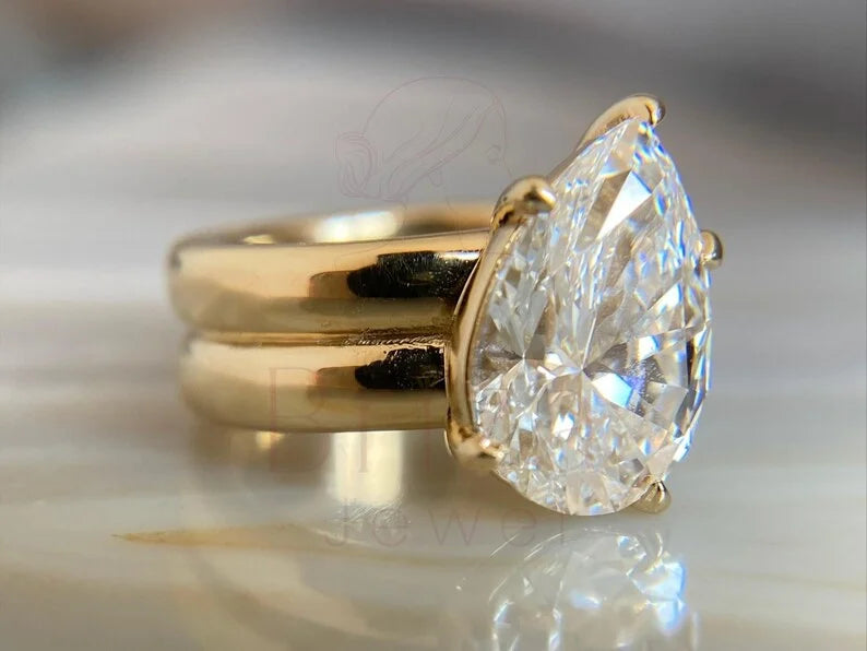 Pear Shaped Solitaire Engagement Ring - 18K Yellow Gold | Briza Jewel