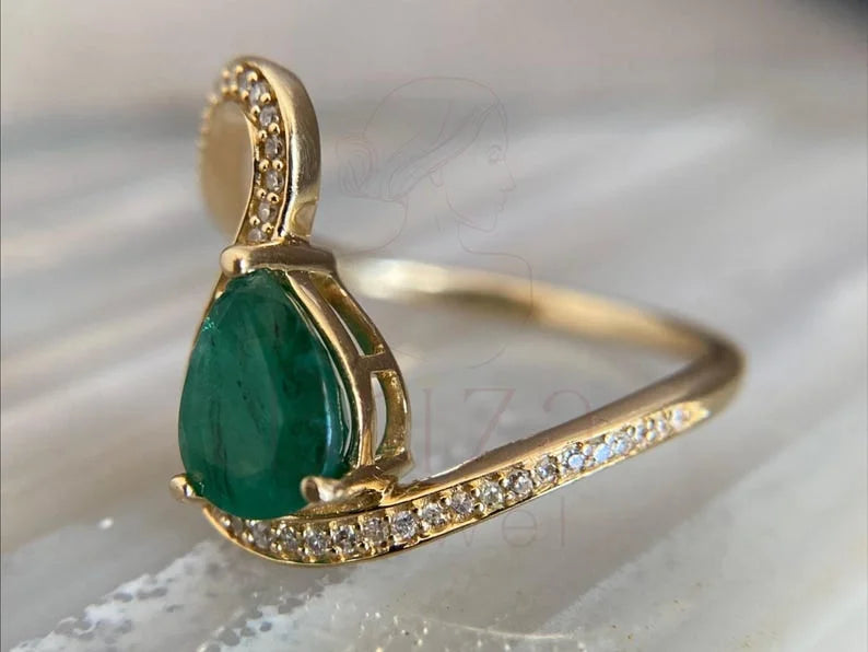 Pear Cut Emerald Ring - Lab Grown Gold Diamond | Briza Jewel