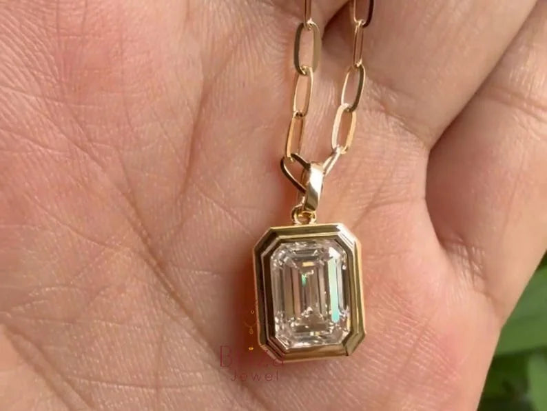 Emerald Cut Diamond Pendant | Briza Jewel