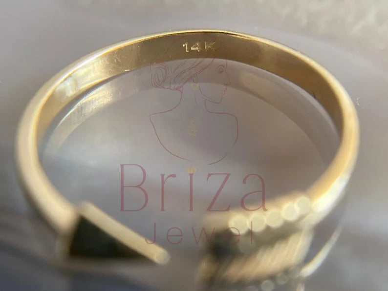 Simplistic Engagement Ring - Gold | Briza Jewel
