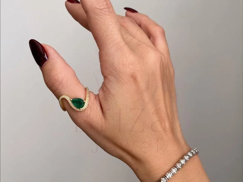 Pear Cut Emerald Ring - Lab Grown Gold Diamond | Briza Jewel