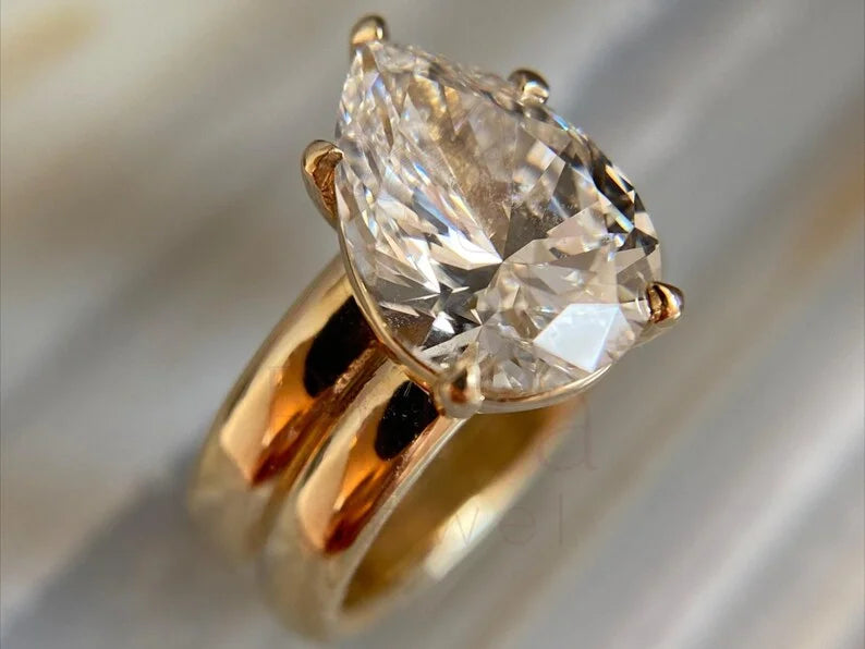 Pear Shaped Solitaire Engagement Ring - 18K Yellow Gold | Briza Jewel