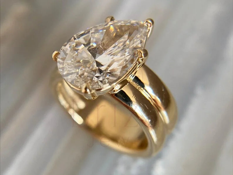 Pear Shaped Solitaire Engagement Ring - 18K Yellow Gold | Briza Jewel
