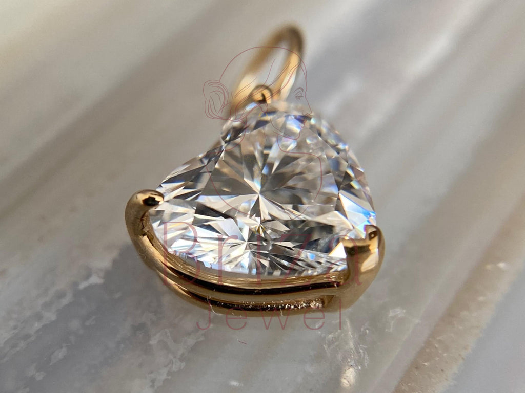 Gold diamond pendant by Briza Jewel