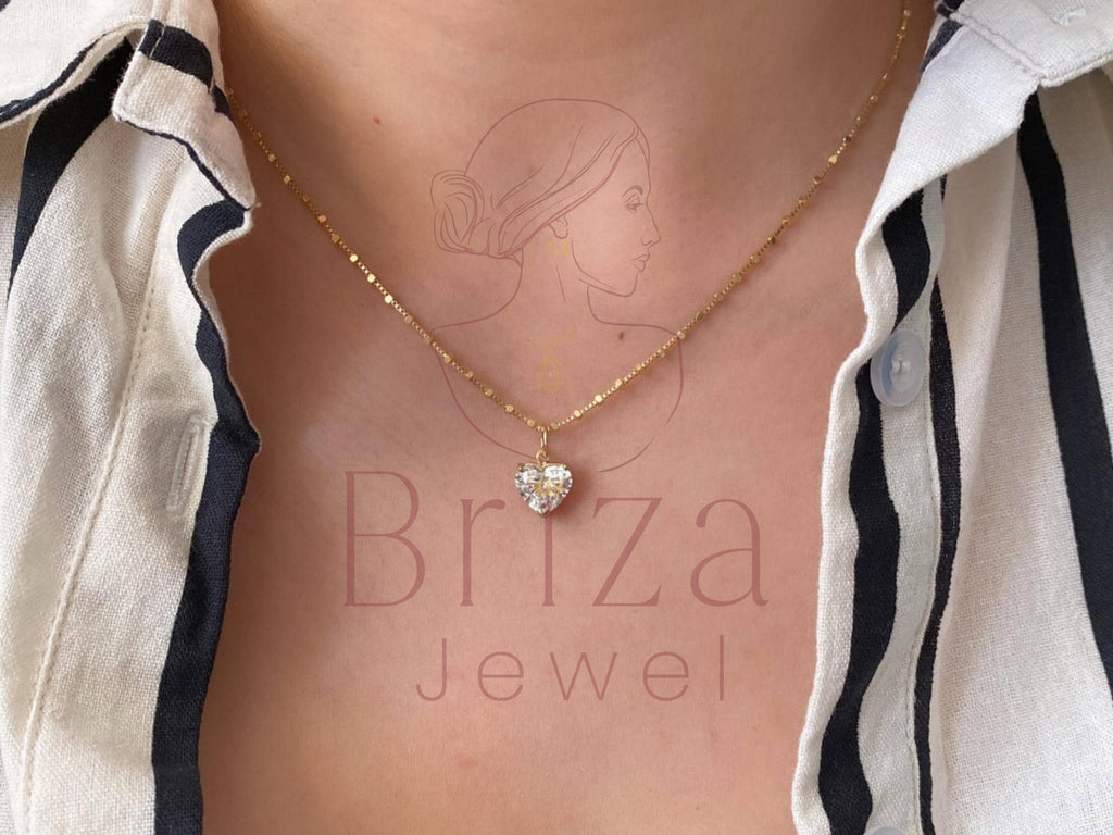 Elegant diamond pendant set in gold from Briza Jewel