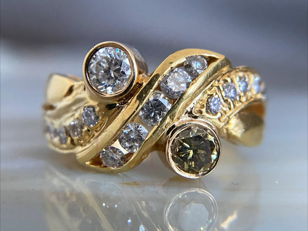 Elegant diamond ring set in gold from Briza Jewel