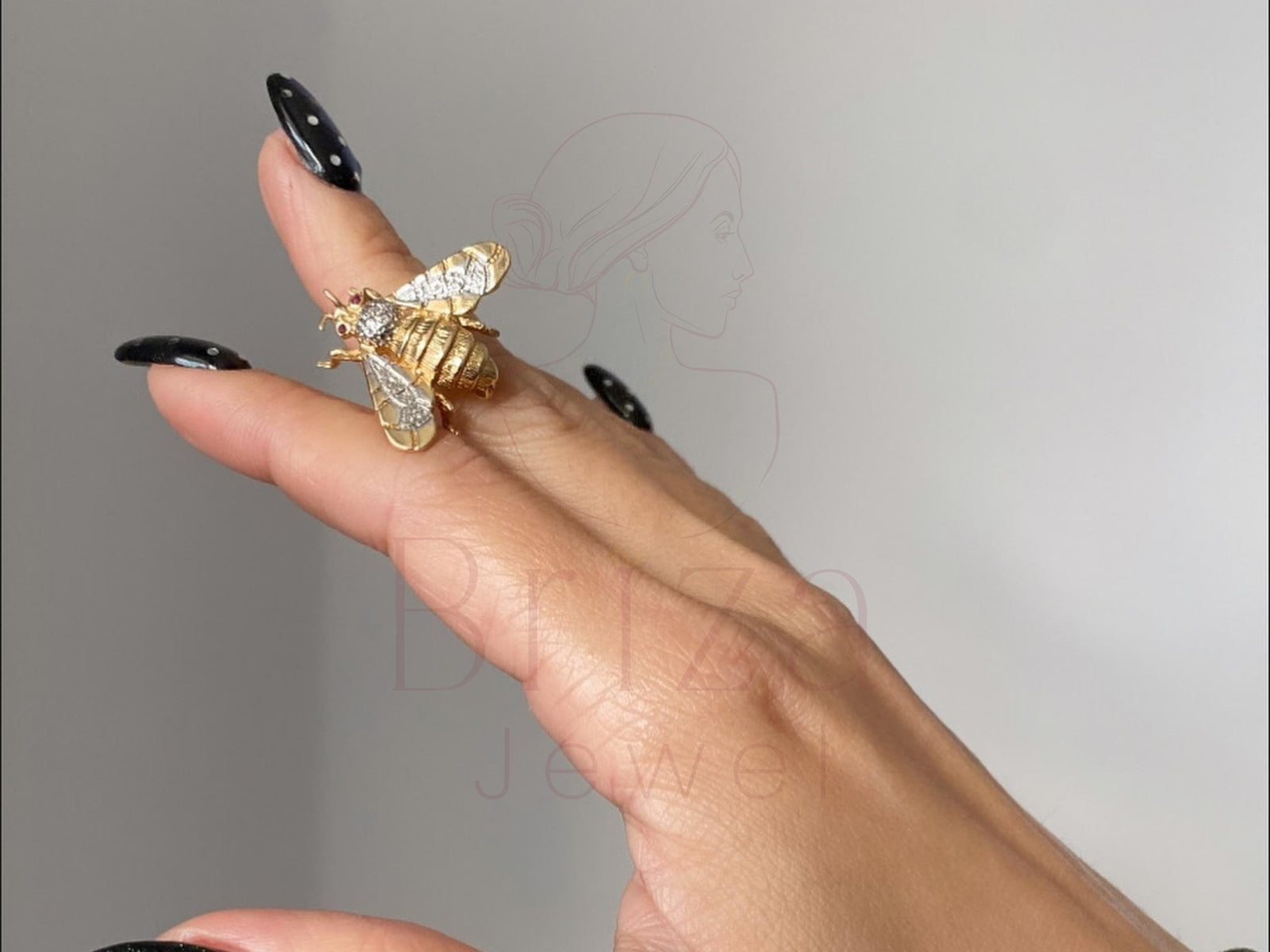 Elegant brooch from Briza Jewel
