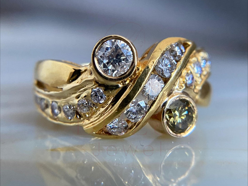 Gold diamond ring with modern design by Briza Jewel