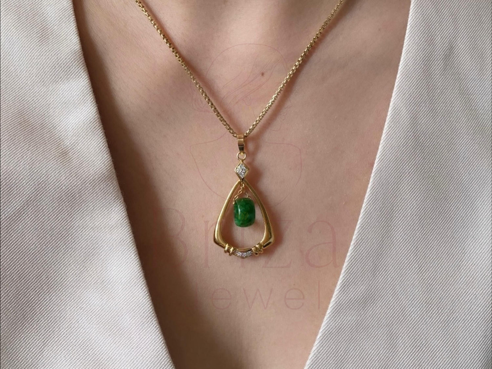 Gold diamond necklace with vintage design by Briza Jewel