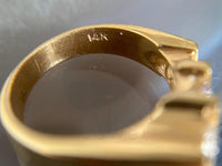 Modern round cut ring crafted in gold