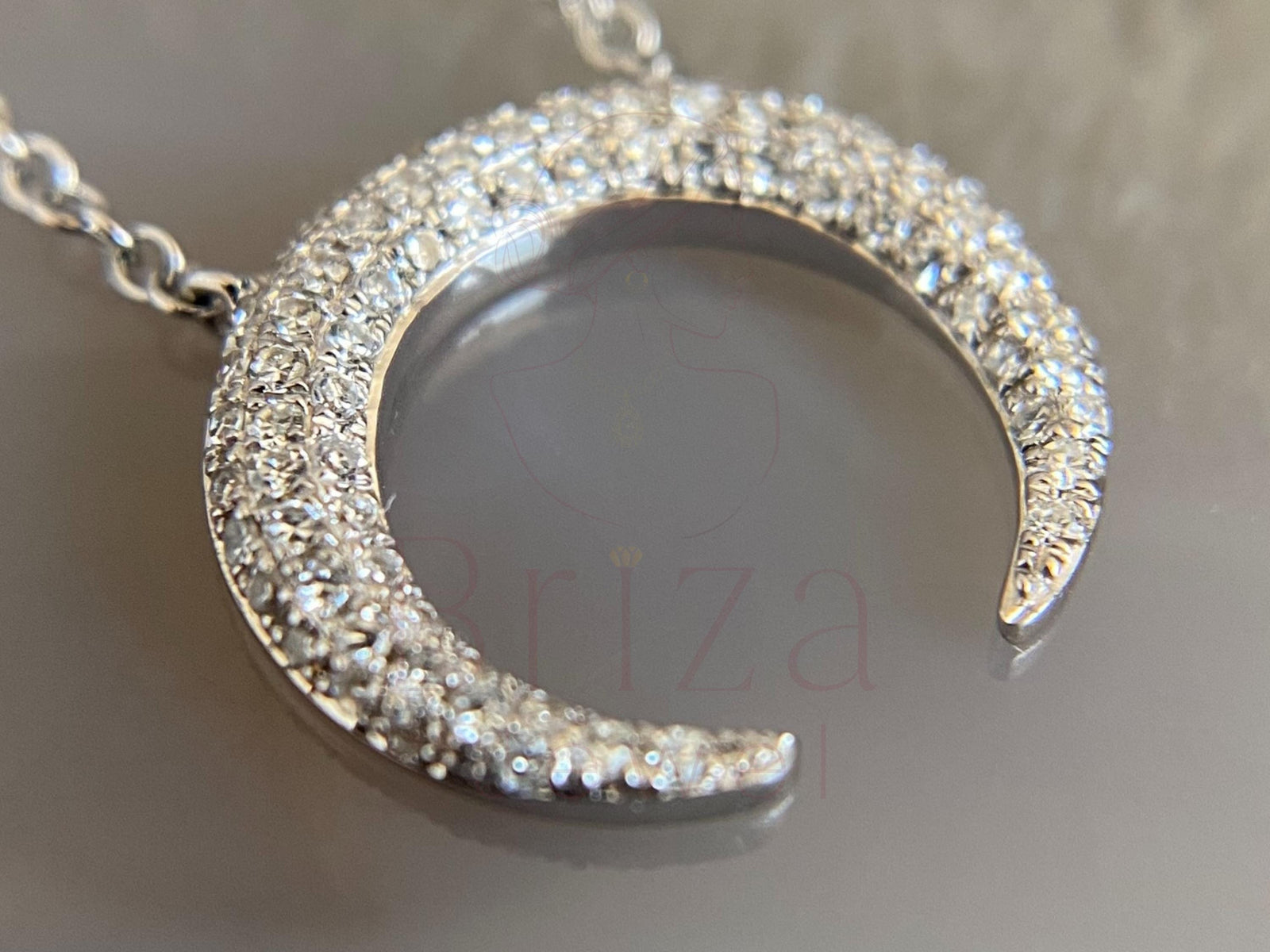 Minimal necklace crafted in gold