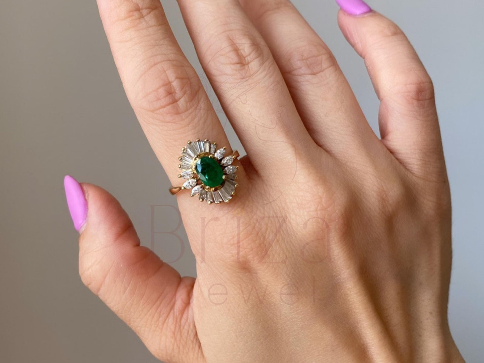 Elegant diamond ring set in gold from Briza Jewel