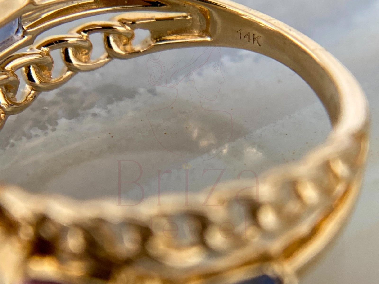 Emerald cut diamond sparkle and brilliance in ring design