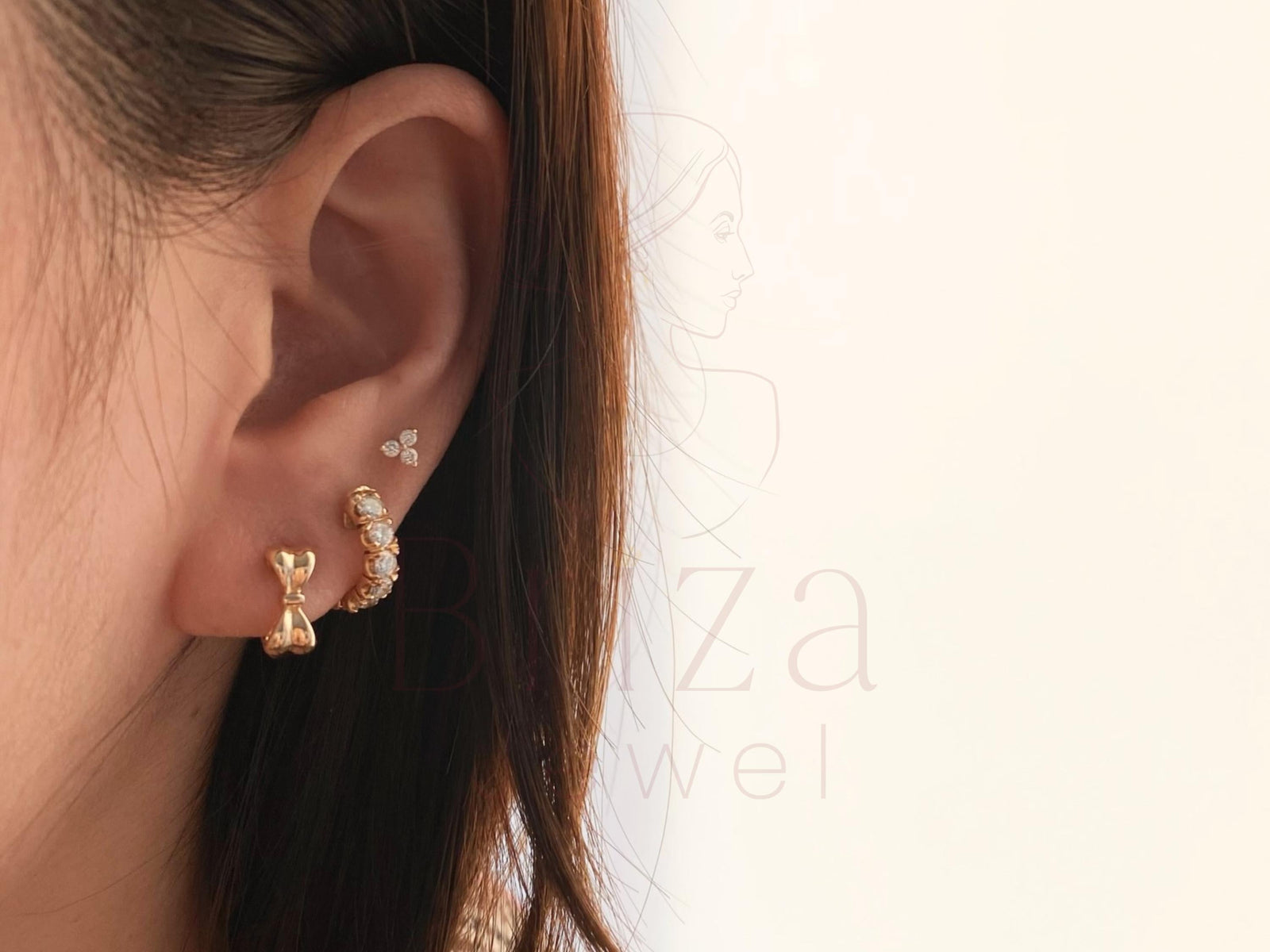 Gold ring with minimal design by Briza Jewel