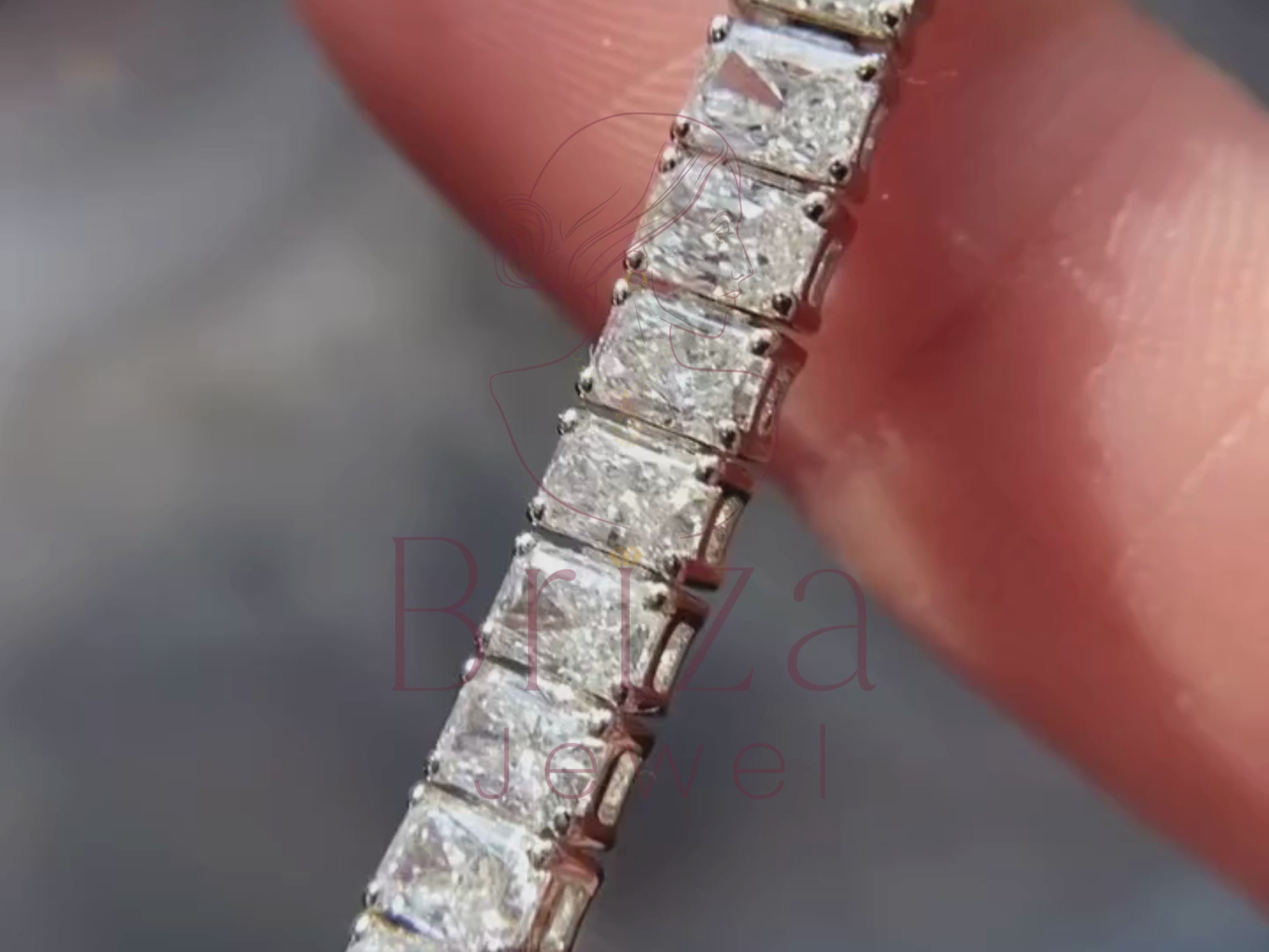 Emerald Tennis Bracelet Designed for Classic Luxury Style